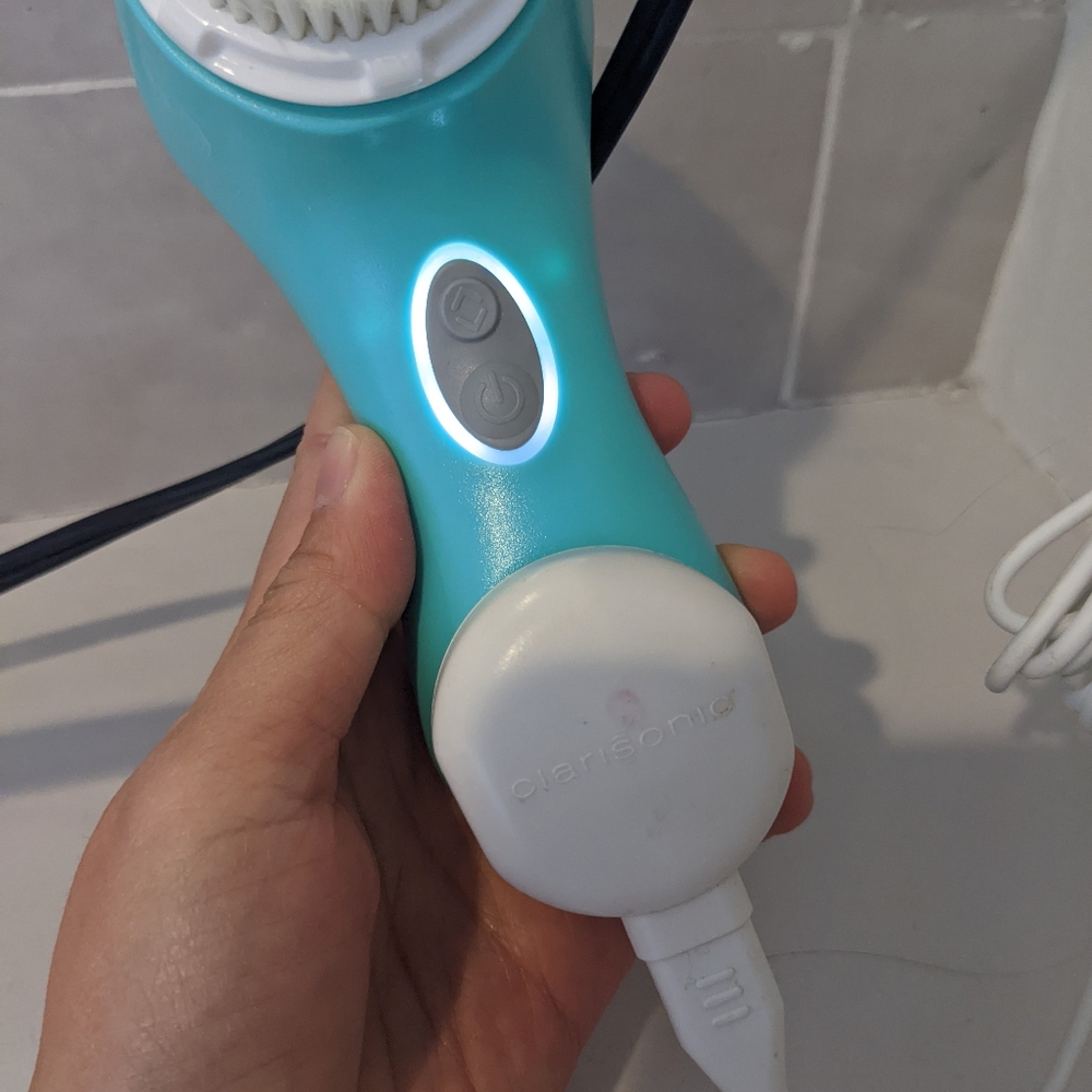 Clarisonic - Picture 2 of 7